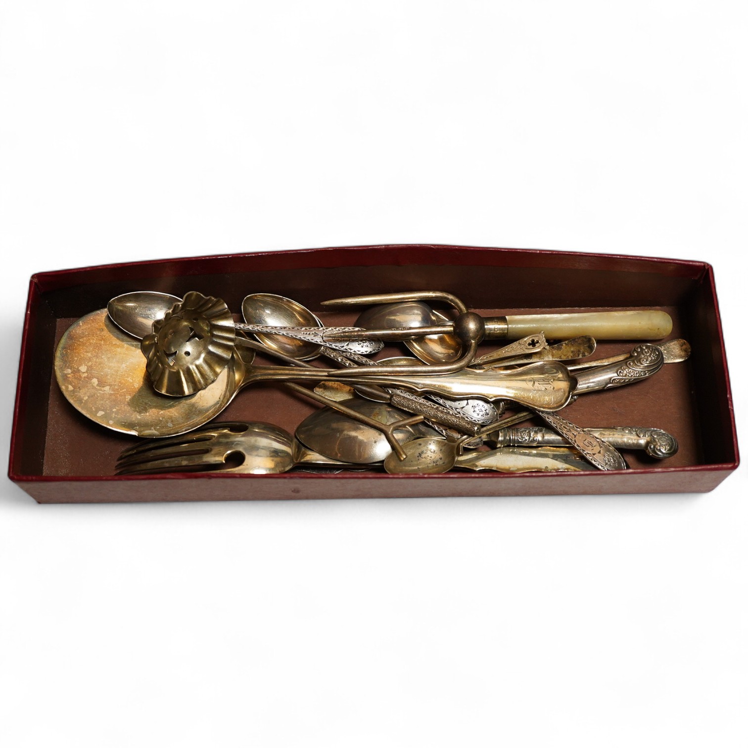 A pair of George V silver servers, 1912 Josiah Williams & Co, length 23.5cm., together with assorted spoons, a plated bread fork with mother of perk handled, plated jam spoon and butter spreader with filled pistol grip h